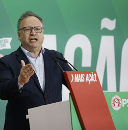 Venezuela: PS define como 'absolutamente inadmissível' intenção de Trump de dirigir o país 