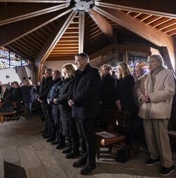 Mais 16 vítimas identificadas do total de 40 mortes em incêndio na Suíça 