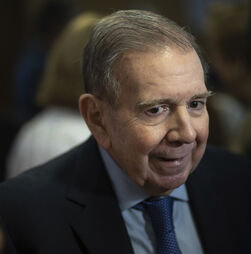 Edmundo González pede libertação de presos políticos e apoio a militares