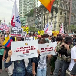 Manifestantes saem à rua em Manila em protesto contra ataque dos EUA à Venezuela