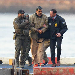 Maduro diz que foi 'raptado' e que é inocente. Em tribunal, a mulher apresentou-se com 'ferimentos'