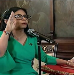 Delcy Rodríguez toma posse como presidente interina da Venezuela