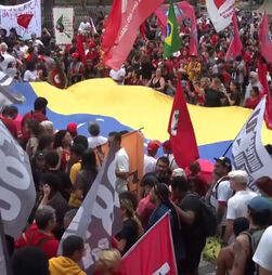 Centenas saem às ruas do Rio de Janeiro para protestar contra Trump e intervenção militar na Venezuela  