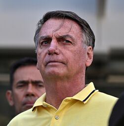 Bolsonaro sofre acidente na cela. Está a ser socorrido por médicos