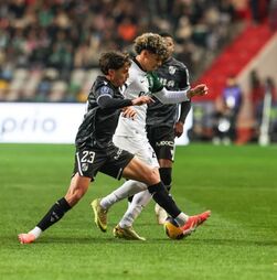 V. Guimarães vence Sporting nos 'descontos' e estreia-se na final da Taça da Liga