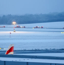 Neve afeta aeroportos de Paris com cancelamentos de voos incluindo em Portugal