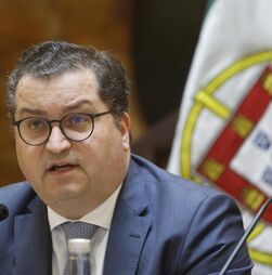 Governo não vai exigir documentos para subsídio de mobilidade, garante Sarmento 