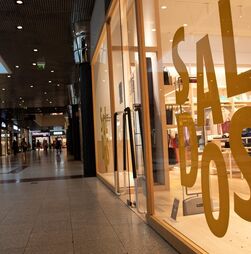 'Shoppings' renovam recorde com aumento de vendas de 10% em 2025