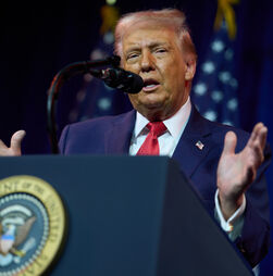 Trump afirma que Venezuela 'apenas' comprará produtos americanos com receitas do petróleo