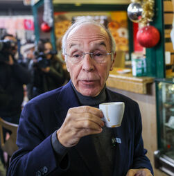 Um duplex, um Skoda, €442 mil em salários, €15 mil de pensões, €670 mil no banco. A declaração de Marques Mendes