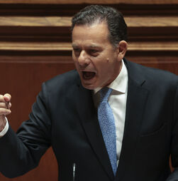 Montenegro segura ministra da Saúde em momento de crise no INEM