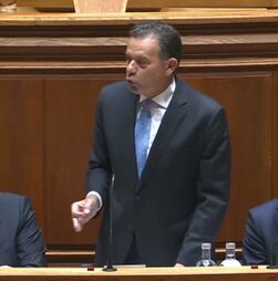 'Problemas da Saúde não se resolvem com demissões': Montenegro garante que ministra da Saúde fica no Governo 