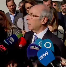 Na véspera do voto antecipado, Mendes pede a eleitores que escolham o 'mais bem preparado'