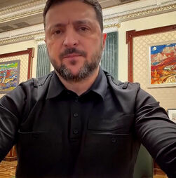 Zelensky garante contacto diário com os EUA em plena tentativa de acordo de paz  