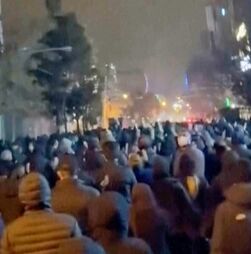 Irão ameaça retaliar contra EUA e Israel em caso de ataque norte-americano