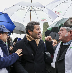 'Chuva civil' molhou Ventura que em Viseu procurou inspiração em Viriato e Sá Carneiro