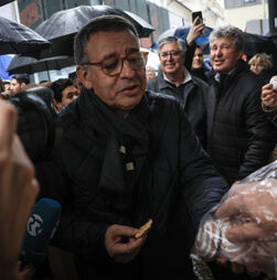 Seguro abrigou-se das cavacas em Aveiro mas comeu-as para 'temperar a acidez' do país