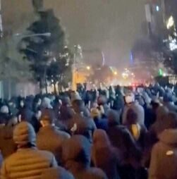 Irão ameaça retaliar contra EUA e Israel em caso de ataque norte-americano