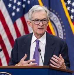 Governo dos EUA ameaça banco central com tribunais por não cortar taxa de juro