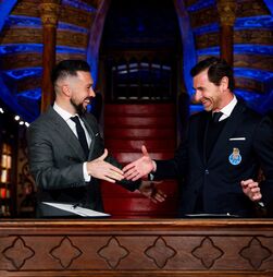 Francesco Farioli feliz com a renovação pelo FC Porto: 'É uma grande emoção para mim'