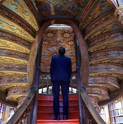 Montenegro garante que edifício da Livraria Lello no Porto vai ser Monumento Nacional