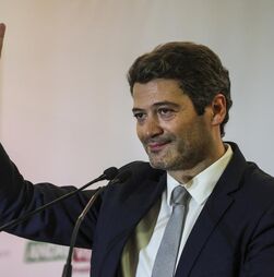 André Ventura reforça apelo ao voto e desafia Cotrim e Mendes a dizer 'que se lixe Montenegro'