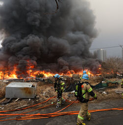 Incêndio em Seul obriga a tirar mais de 250 pessoas de bairro precário