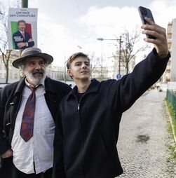 'Candidato Vieira' chega à imprensa internacional: artista em destaque no jornal The Guardian
