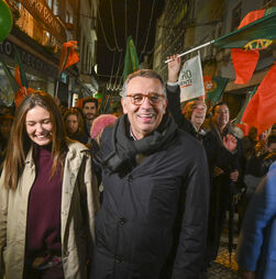 Seguro pede votos para que saúde e escolas públicas passem à 2.ª volta