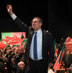 Seguro regressou 'para unir' contra os 'extremismos'