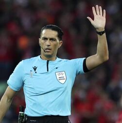 Serdar Gözübüyük arbitra visita do Benfica à Juventus na Champions