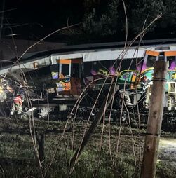 Morreu o maquinista do comboio que colidiu com muro em Barcelona. Há pelo menos 20 feridos