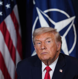 Trump ameaça retirar os Estados Unidos da NATO, mas “não é possível”