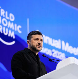 Zelensky deixa críticas à NATO. 'A Europa adora discutir o futuro, mas evita agir'