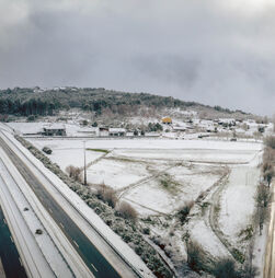 Mau tempo: Autocarro com crianças e idosos ficou preso na neve em Castro Daire