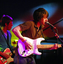 Há 20 anos, os Arctic Monkeys ensinavam-nos a falar mais alto