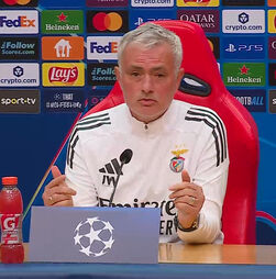 Mourinho: 'Quando não tens nada a perder tens de ir com tudo... Ou matas ou morres de pé'