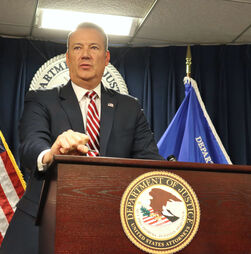 Juiz ordena que chefe do ICE compareça em tribunal: 'A paciência do tribunal esgotou-se'