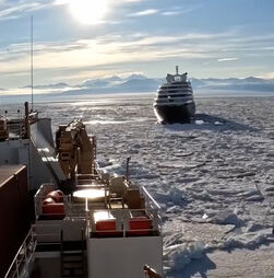 Cruzeiro com 200 passageiros fica preso na Antártica e é libertado com ajuda da guarda costeira dos EUA 