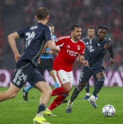 Benfica vence Real Madrid e apura-se para o play-off da Liga dos Campeões