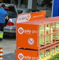 Governo prolonga 'bilha' solidária. Apoio de 15 euros por mês mantém-se em 2026