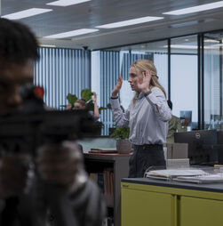 'Steal': Sophie Turner e um assalto misterioso em seis episódios