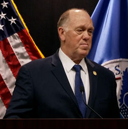 “Não quero ver ninguém morrer”: ‘Czar das fronteiras' quer evitar mais mortes em operações em Minneapolis 