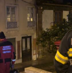 Criança que estava desaparecida encontrada em casa abandonada em Arcos de Valdevez
