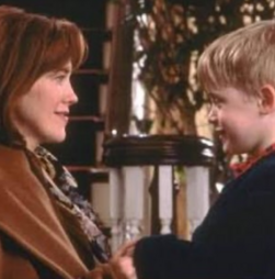 A emotiva despedida de Macauley Culkin à sua mãe de 'Sozinho em Casa'