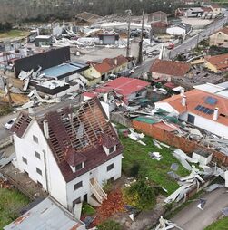 Homem morre ao cair de telhado que reparava em Leiria após depressão Kristin