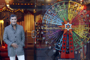 António Quaresma fotografado para a SÁBADO junto ao Mundo Fantástico da Sardinha Portuguesa, no Rossio, Lisboa