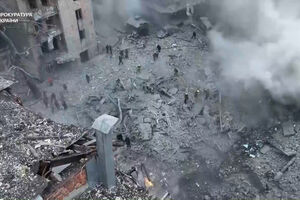 Imagens aéreas mostram impacto de ataque com mísseis em Kharkiv 