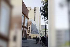 O momento em que forte terramoto abana o sul e centro do México 