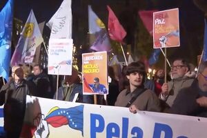 Manifestantes em Lisboa protestam contra intervenção dos EUA na Venezuela